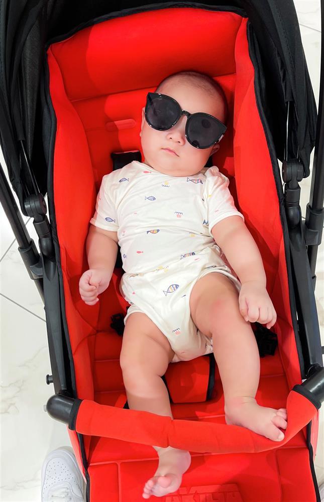 Bất ngờ ngoại hình con thứ 5 của Hữu Công và Thủy Tiên-12