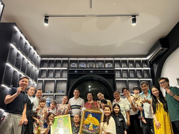 Minh Nhựa khoe tổ chức tiệc sinh nhật sang chảnh cho mẹ ruột-3