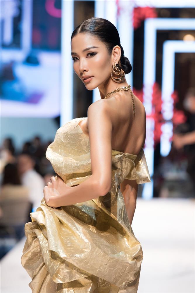 Thực hư Hoàng Thùy xin suất diễn nhưng bị NTK cho ra đảo-1