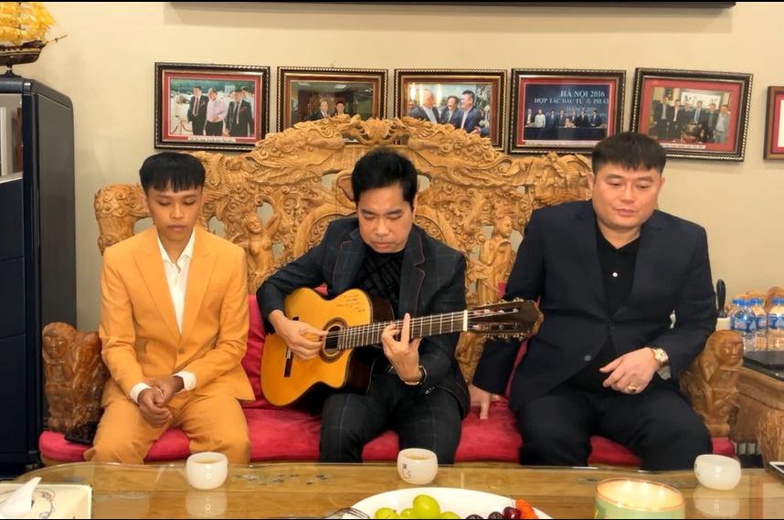 Hồ Văn Cường xuất hiện cùng Ngọc Sơn và bầu Thụy-2