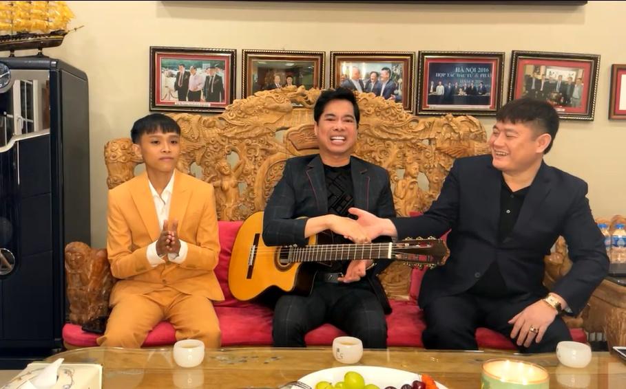 Hồ Văn Cường xuất hiện cùng Ngọc Sơn và bầu Thụy-4