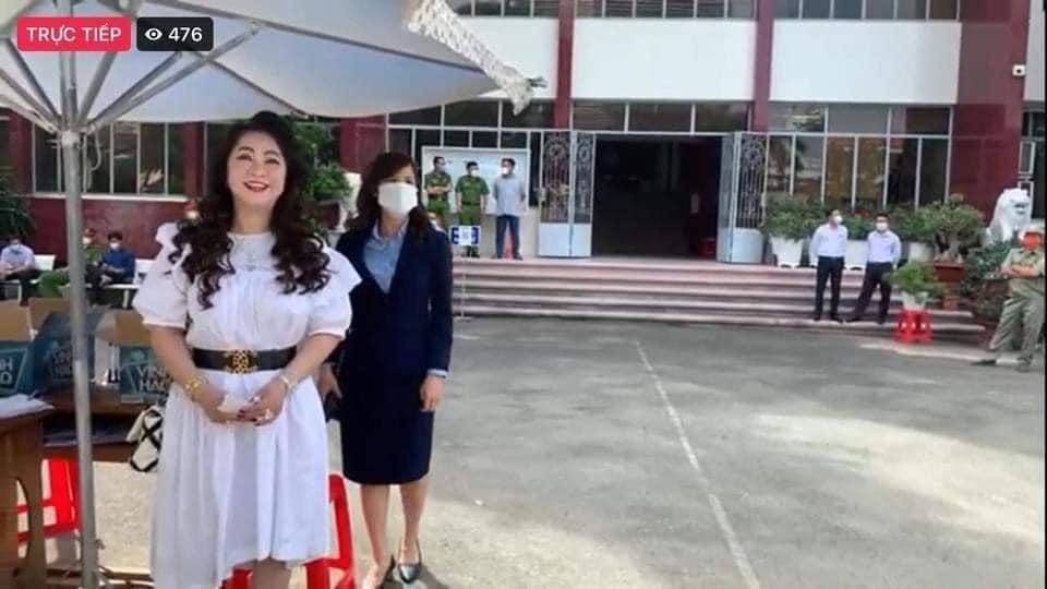 Outfit toàn hàng hiệu, kim cương bà Phương Hằng mặc đến tòa-1