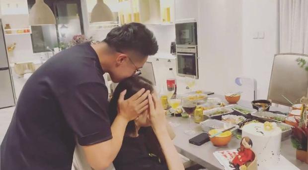 Hương Giang - Matt Liu mặc gì mỗi lần hôn nhau?-2