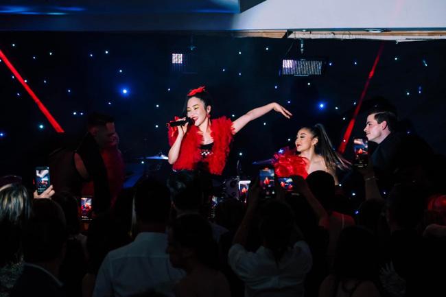 Hương Tràm khoe body bốc lửa, chạy show ngang dọc nước Mỹ-5