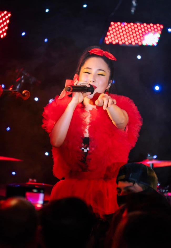 Hương Tràm khoe body bốc lửa, chạy show ngang dọc nước Mỹ-6