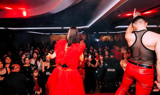 Hương Tràm khoe body bốc lửa, chạy show ngang dọc nước Mỹ-7