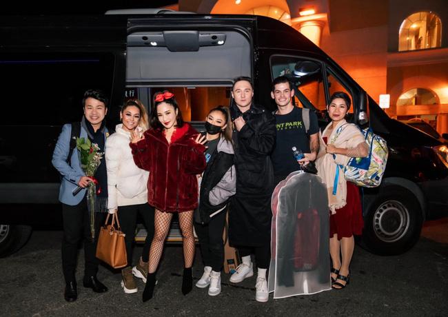 Hương Tràm khoe body bốc lửa, chạy show ngang dọc nước Mỹ-2