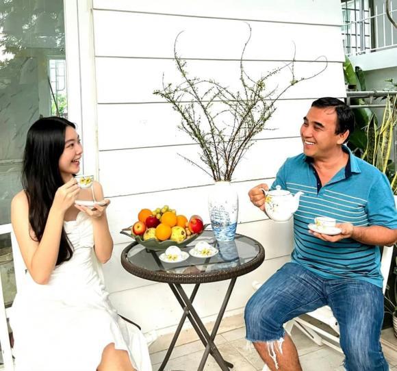 Con gái 16 tuổi xinh đẹp, cao vượt trội đứng cạnh MC Quyền Linh-3