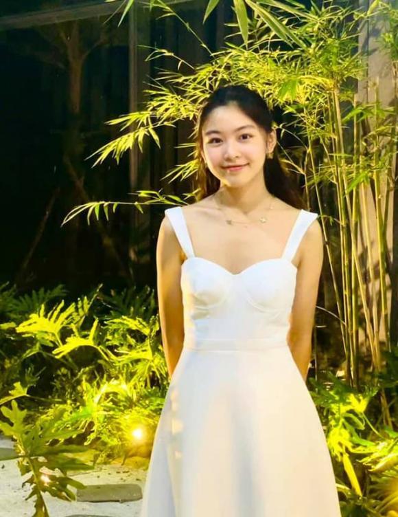 Con gái 16 tuổi xinh đẹp, cao vượt trội đứng cạnh MC Quyền Linh-5