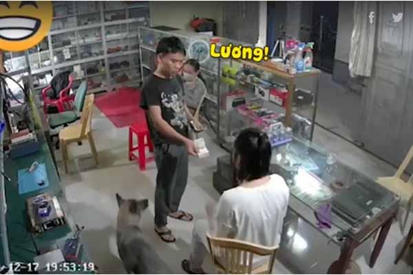 Xịt máu mũi với chồng người ta gửi vợ mỗi lần trăm triệu tiêu vặt-15