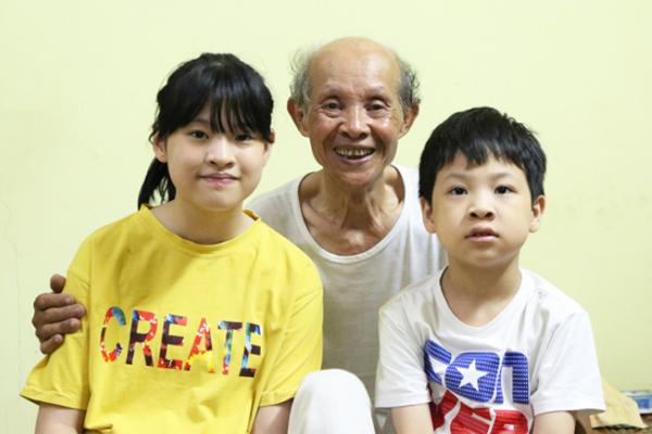 Nghệ sĩ Văn Toản tuổi xế chiều: Điếc hơn 10 năm vẫn lạc quan nghề mới-4