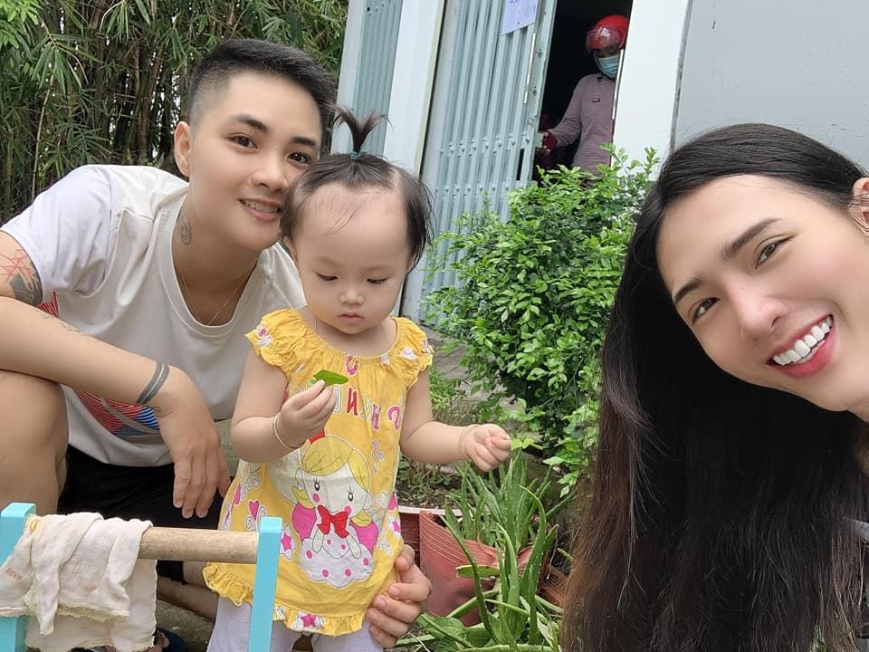 Ngoại hình con gái người đàn ông mang thai và vợ chuyển giới-12