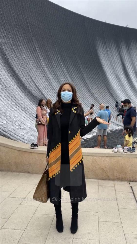 HHen Niê không giống ai ở Dubai: Đi dép tổ ong, xách túi 100 triệu-2