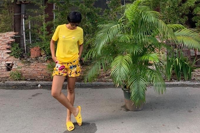 HHen Niê không giống ai ở Dubai: Đi dép tổ ong, xách túi 100 triệu-6