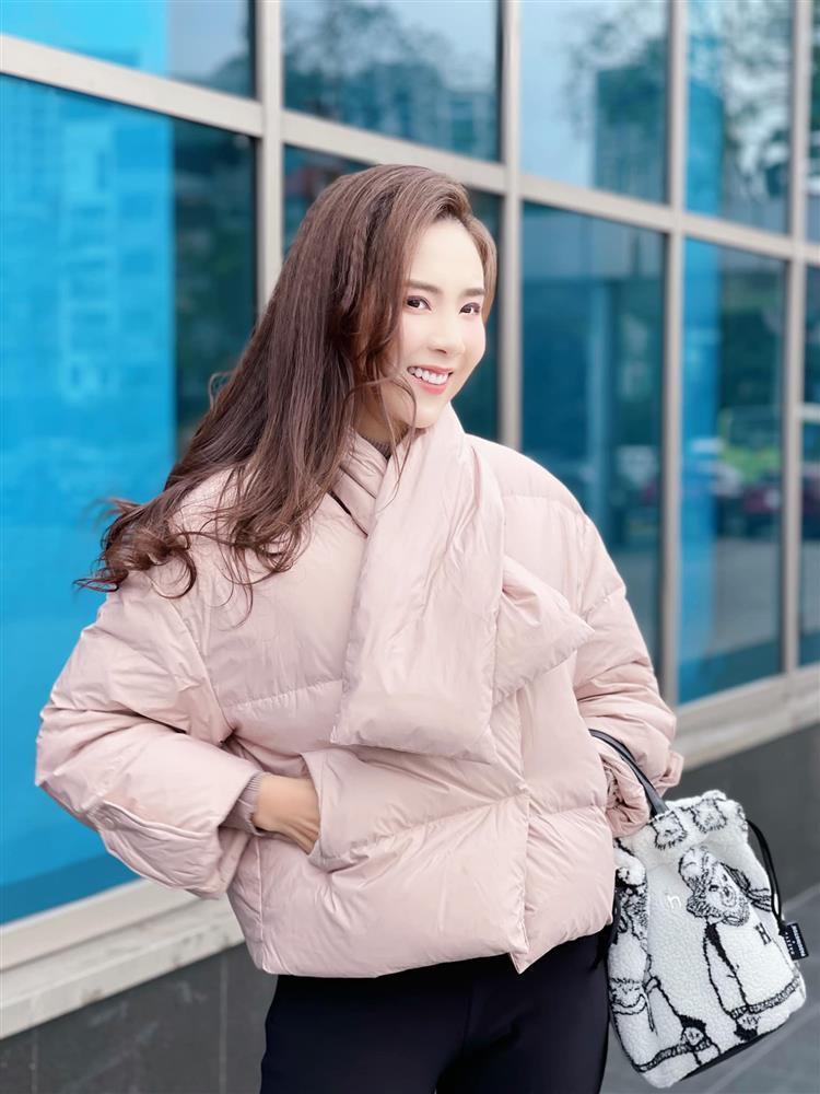 Hà Nội rét đậm, 3 MC hot nhất VTV mặc gì khi lên Đài?-5