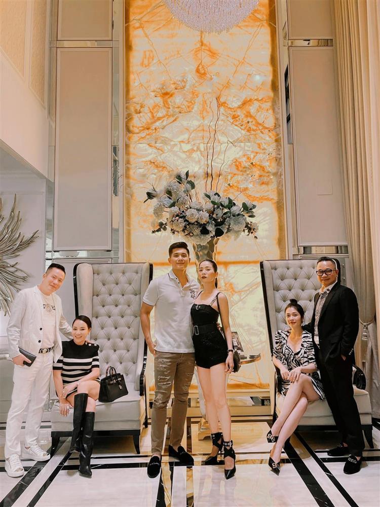 Lệ Quyên khoe view choáng ngợp trong biệt thự triệu đô-1