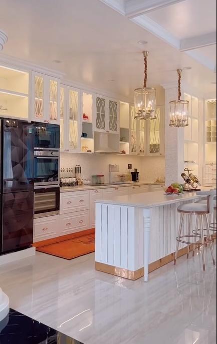 Lệ Quyên khoe view choáng ngợp trong biệt thự triệu đô-15