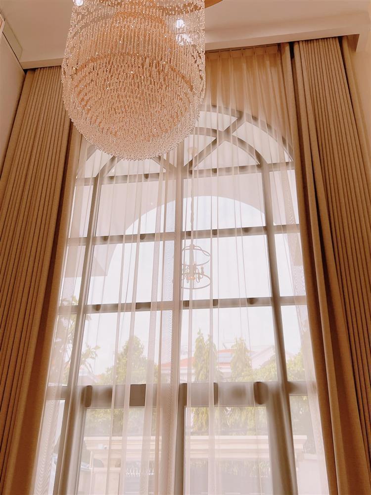 Lệ Quyên khoe view choáng ngợp trong biệt thự triệu đô-11