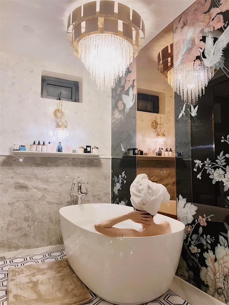 Lệ Quyên khoe view choáng ngợp trong biệt thự triệu đô-18