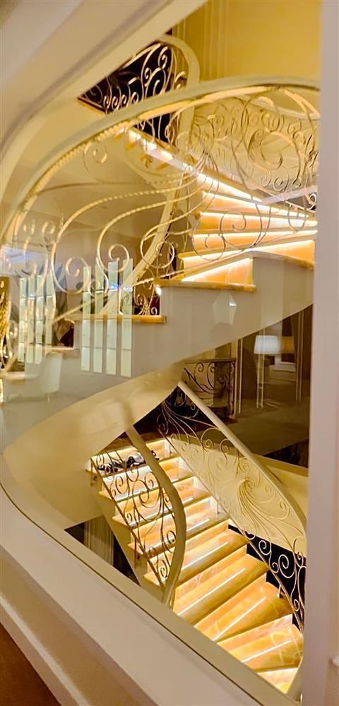 Lệ Quyên khoe view choáng ngợp trong biệt thự triệu đô-9