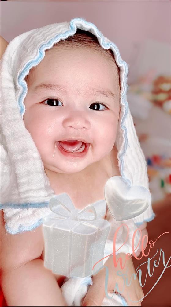 Nhóc tỳ thứ 3 nhà Vy Oanh gây sốt với vẻ ngoài cưng xỉu-1