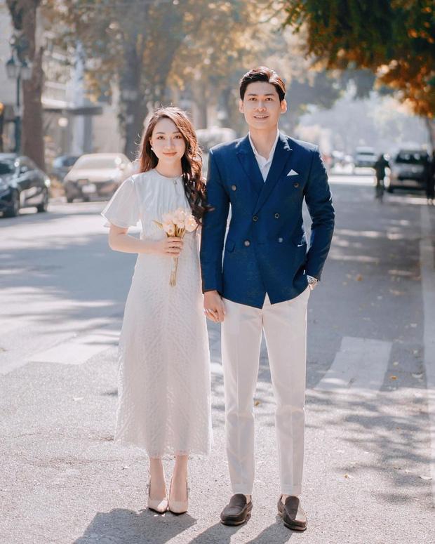 Từng là bạn cấp 3, cô gái vỡ òa khi được bồ quỳ gối cầu hôn-1