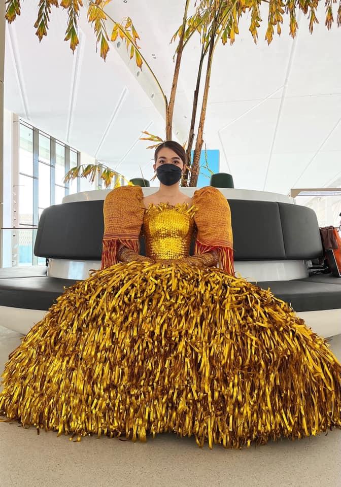 Á hậu Lệ Hằng lưng tròng nước mắt, chuyện gì xảy ra xứ người?-3