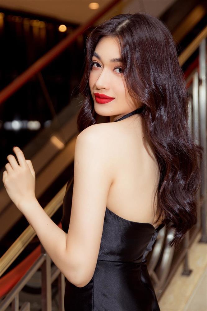 Á hậu Lệ Hằng lưng tròng nước mắt, chuyện gì xảy ra xứ người?-6