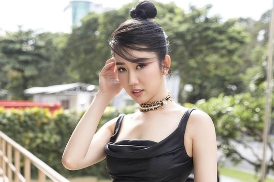 Thúy Ngân gây hoang mang lúc nửa đêm chỉ với 5 chữ