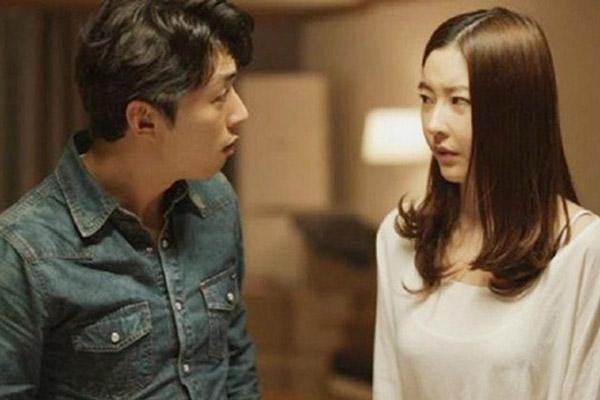 Nghe bồ nói chuyện điện thoại, chồng lập tức cua xe quay về bên vợ-3