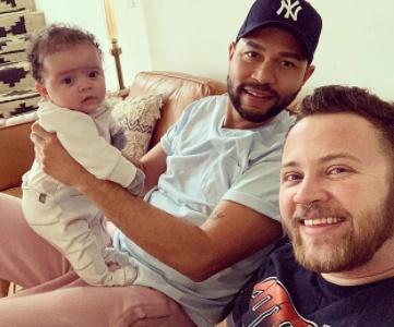 Ông bố LGBT mang thai bị kỳ thị, khi sinh nhìn đứa trẻ thích mê-5