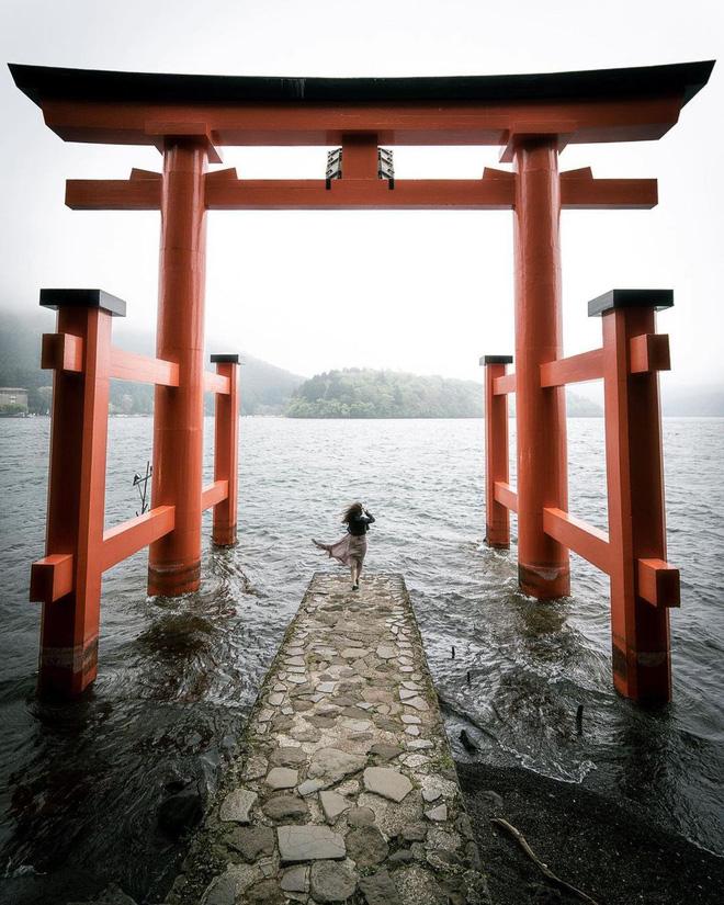 Cổng đỏ hot nhất Nhật Bản: Ảnh ảo đẹp bao nhiêu, hậu trường sợ bấy nhiêu!-5