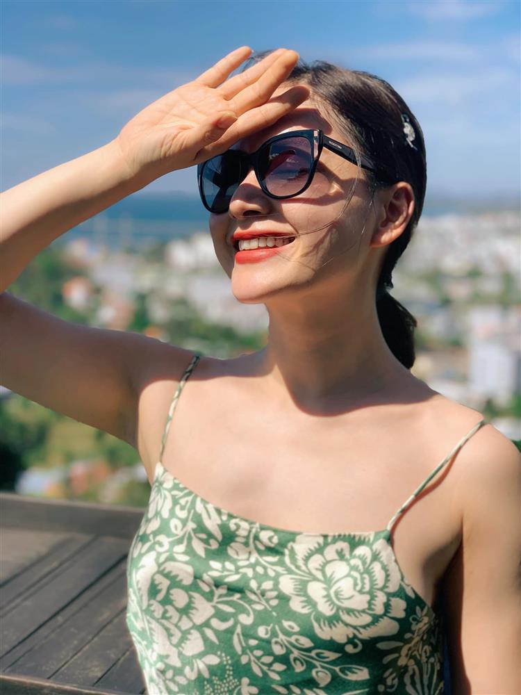 Lan Phương tình tứ chồng Tây ngại gì body đũa lệch-1