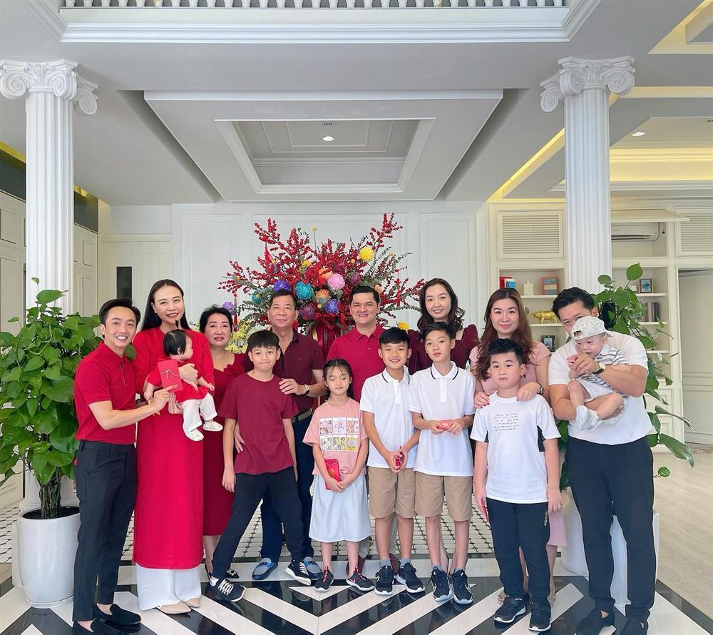 Đàm Thu Trang khéo nịnh mẹ chồng, bảo sao không được yêu-6