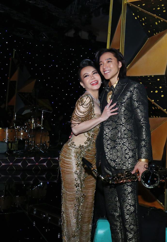 Việt Hương và con gái đắm chìm trong concert của Hoài Phương-8