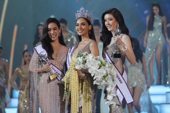 SỐC: Hoa hậu cởi sạch quần áo, nằm trên vùng kín mẫu nam-7