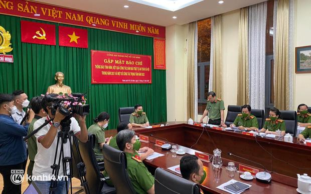 Họp báo vụ bé gái 8 tuổi bị bạo hành: Sẽ thay đổi tội danh 2 đối tượng-1