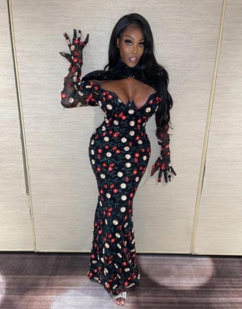 Hoa hậu chuyển giới kế nhiệm Hương Giang mặc đầm trong suốt ái ngại-9