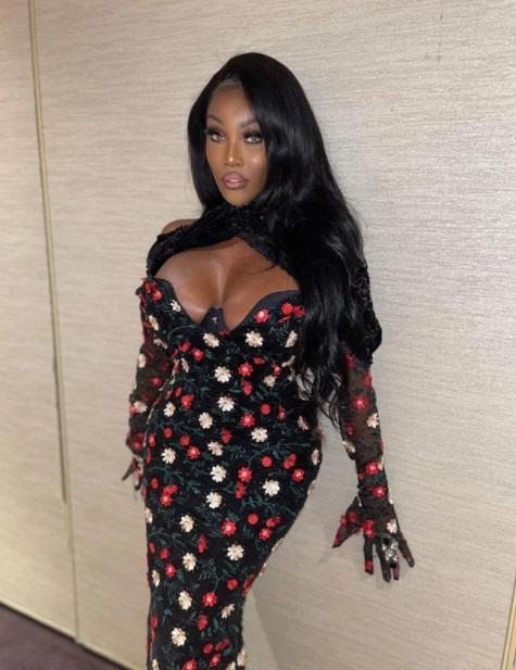 Hoa hậu chuyển giới kế nhiệm Hương Giang mặc đầm trong suốt ái ngại-10