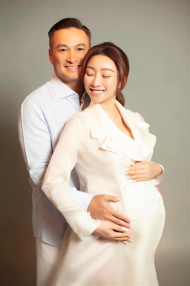 Vợ đại gia của Chi Bảo nhập viện sinh nở đúng ngày đầu 2022-1