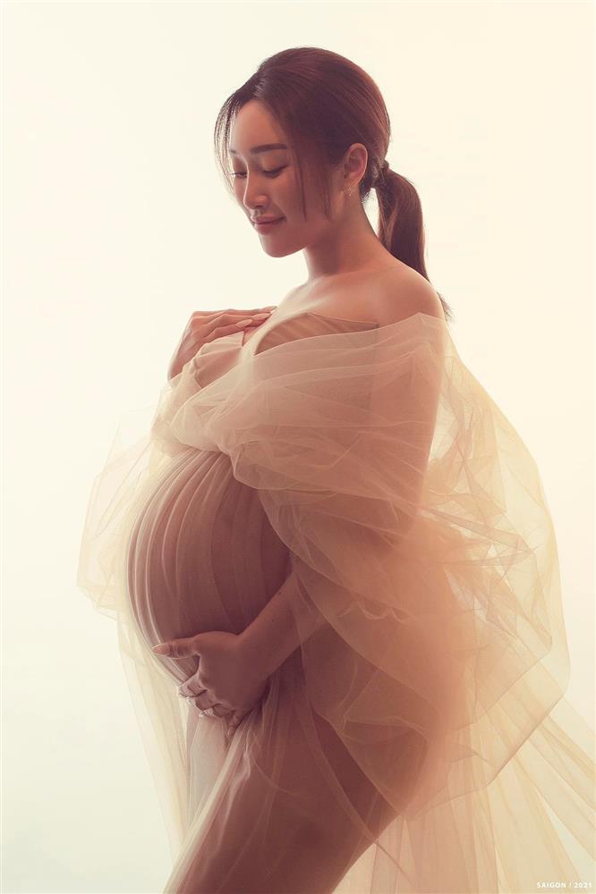 Vợ đại gia của Chi Bảo nhập viện sinh nở đúng ngày đầu 2022-2