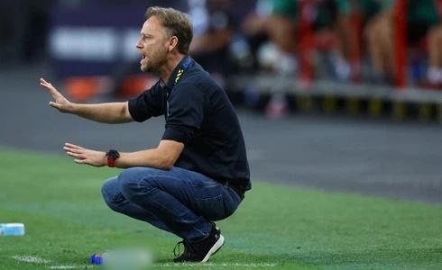 HLV tuyển Thái Lan hành động sốc khi vô địch AFF Cup-3