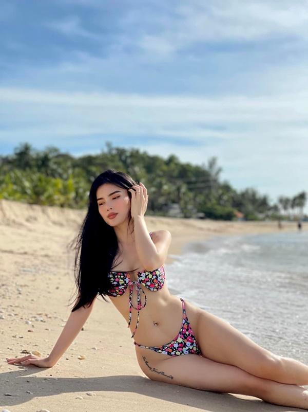 Nhan sắc "gái một con trông mòn con mắt" của Vòng Phối khiến nhiều người trầm trồ.