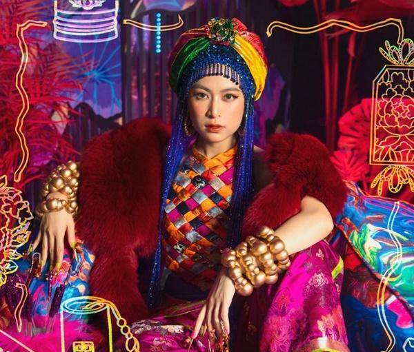 Bà đồng Hoàng Thùy Linh rủ anh bán rau Đen Vâu gieo quẻ đầu năm-1