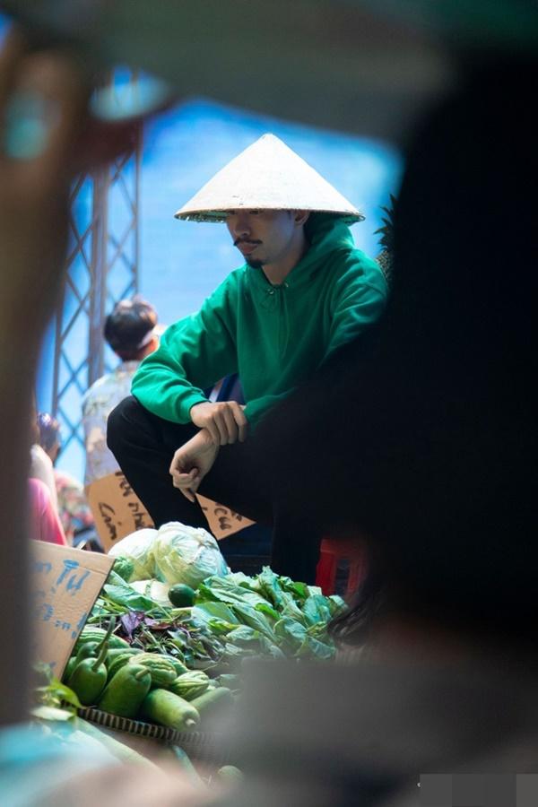 Bà đồng Hoàng Thùy Linh rủ anh bán rau Đen Vâu gieo quẻ đầu năm-6