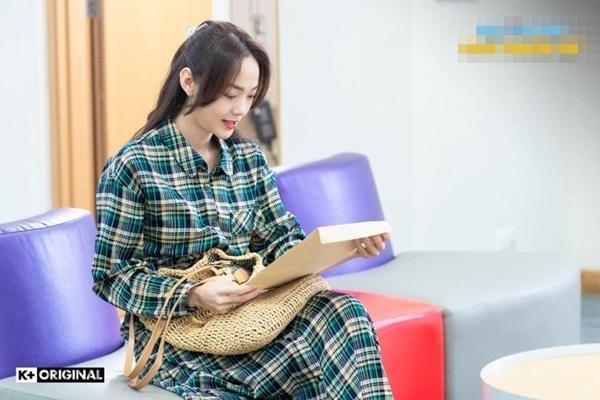 Thời trang công sở đẹp hết nấc của Minh Hằng trong phim mới-9