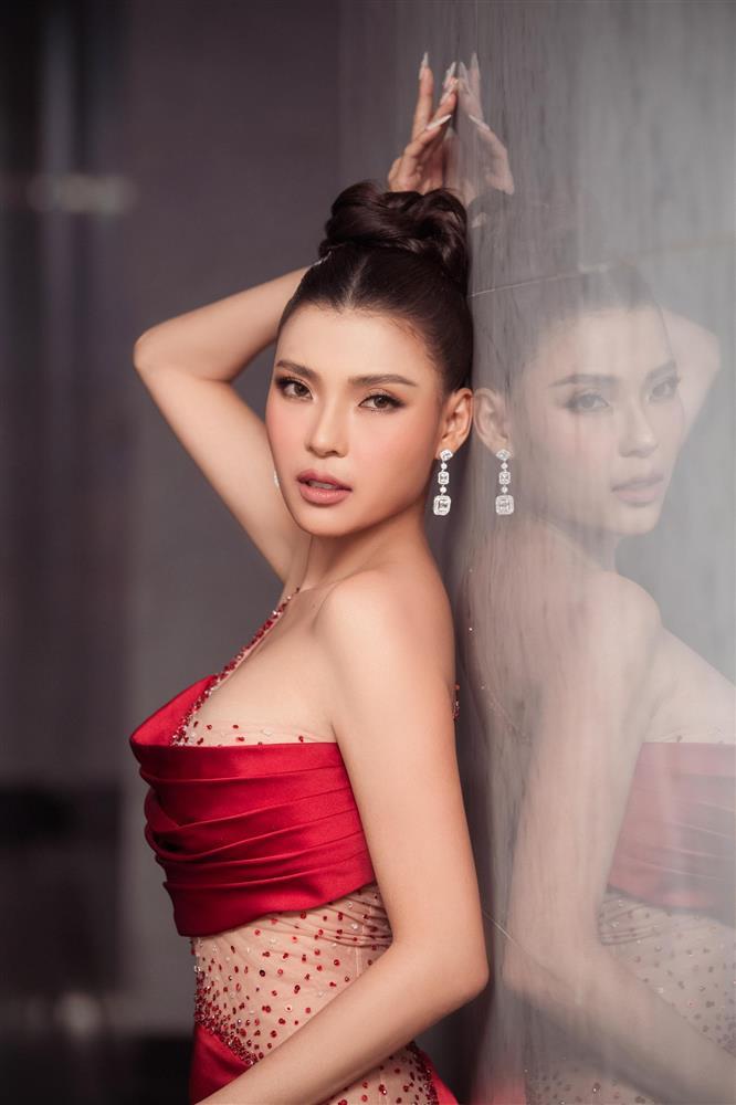 Vừa khoe giảm cân, Thúy Diễm lại để lộ vòng 2 như mang bầu-1