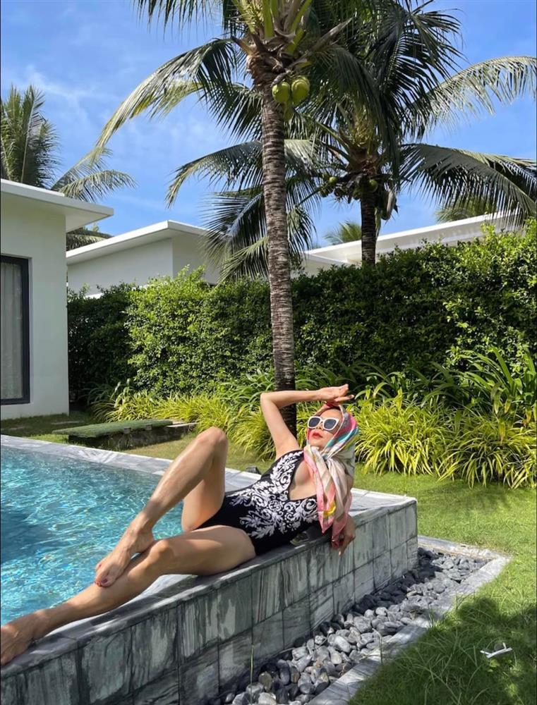 Nữ ca sĩ chê hoa hậu Đỗ Thị Hà bị soi chân kém nuột-2