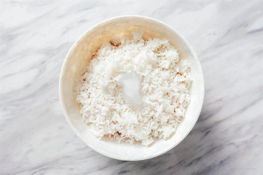 Làm cơm trộn cá hồi và xốt mayonnaise-3