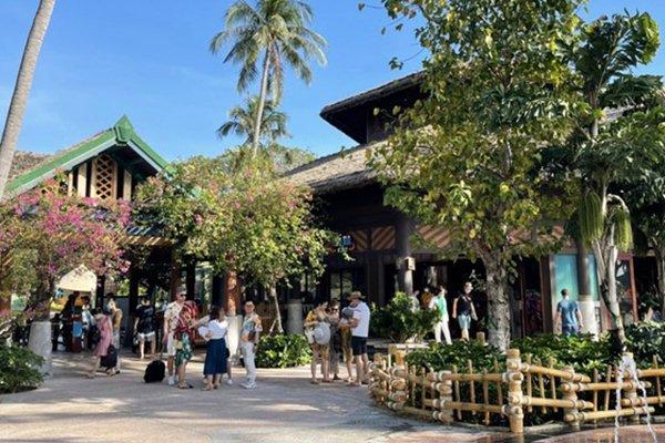 Khách đi chơi Tết Dương lịch giảm mạnh ở nhiều nơi-3